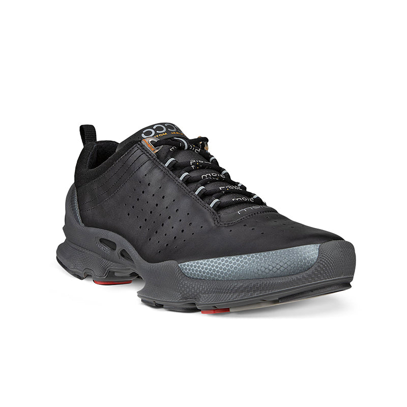 Men’s low leather sneakers in black, lace-up with perforated toe and chunky rubber sole