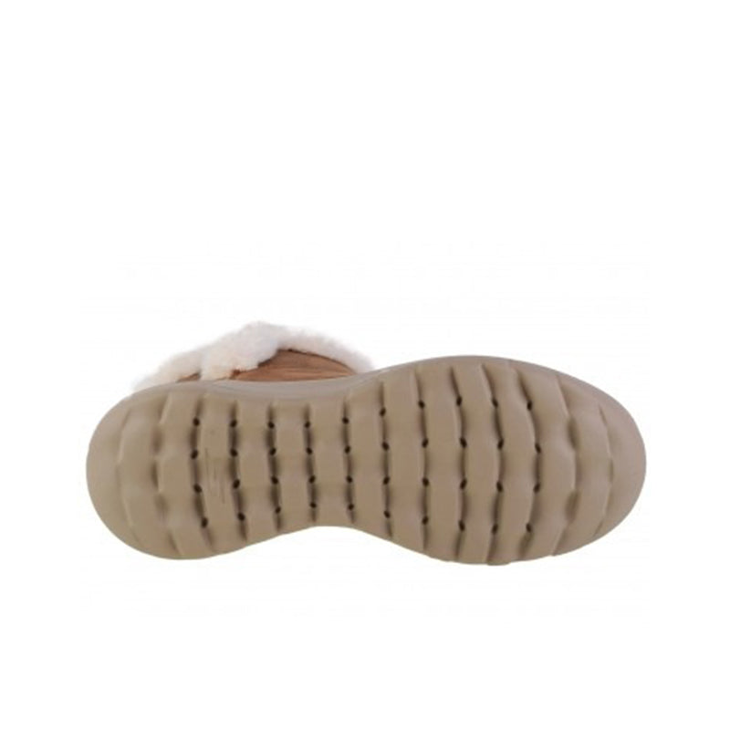 Rubber outsole with traction tread for casual boot