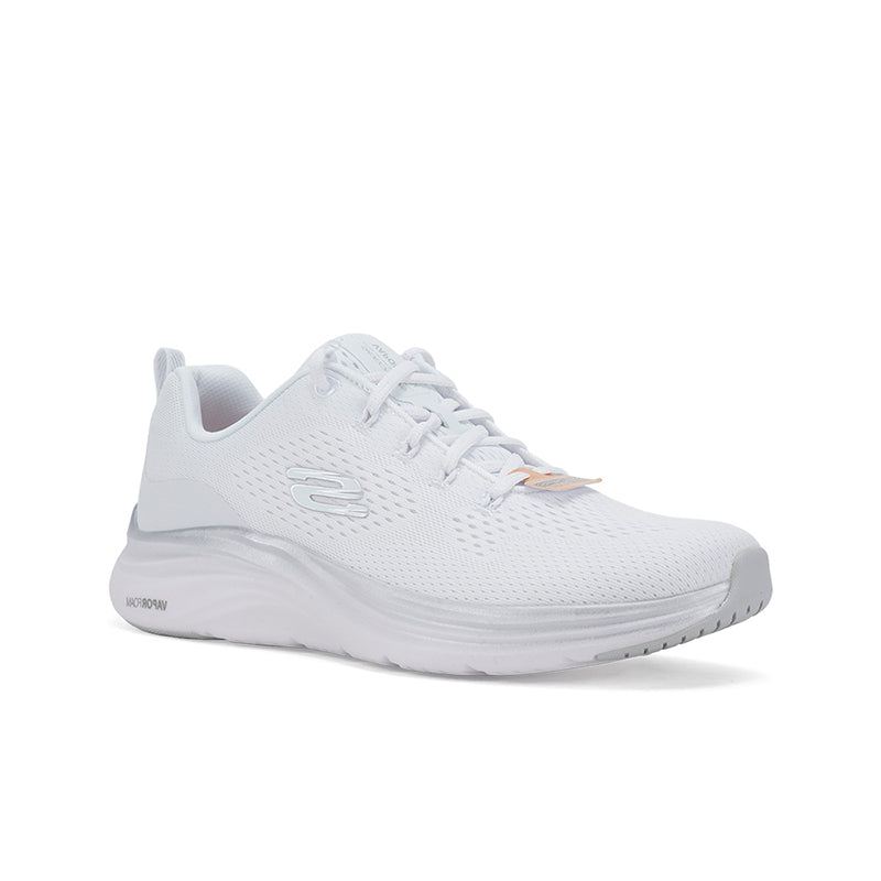 White textile women's low-top sneakers with lace-up closure and cushioned sole