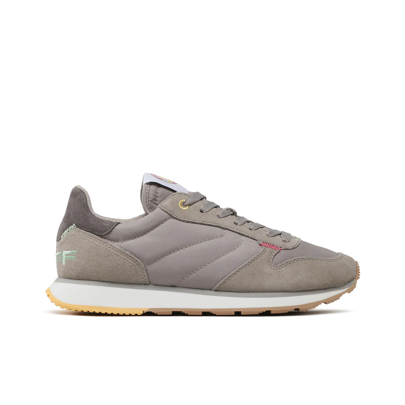 Grey and taupe lace-up low-top leather sneakers, quilted panels, rubber cupsole