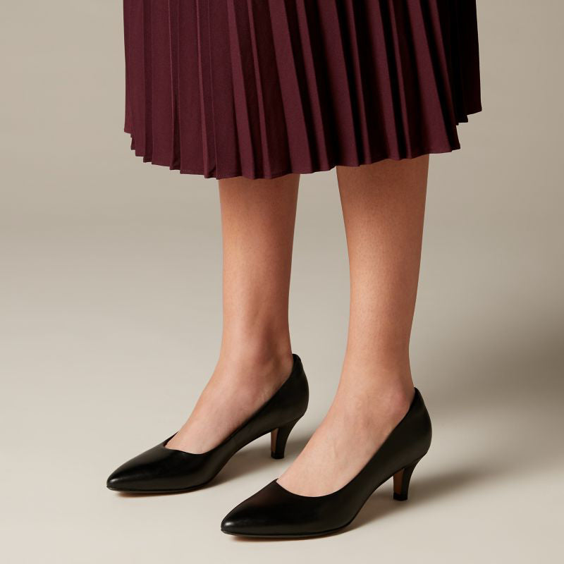 Women's black leather heeled pumps with pointed toe and slim heel