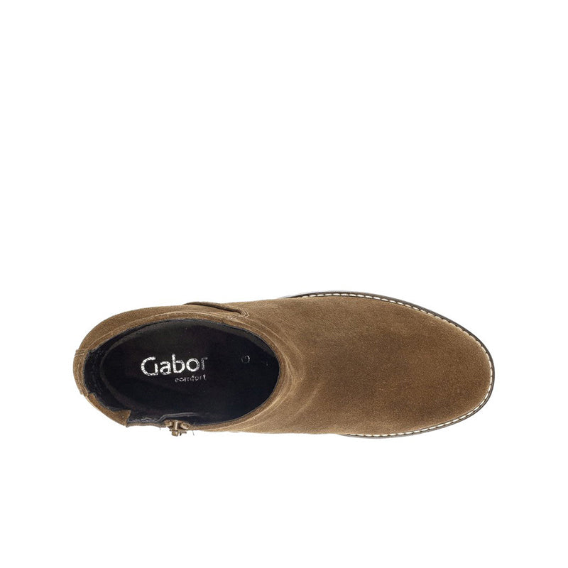 Brown suede Chelsea boots with rounded toe and rubber sole