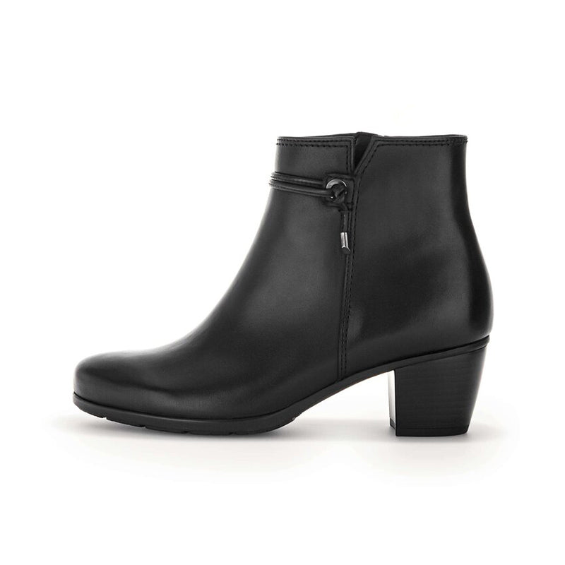 Women¡¯s black leather ankle boots with side zip and stacked block heel