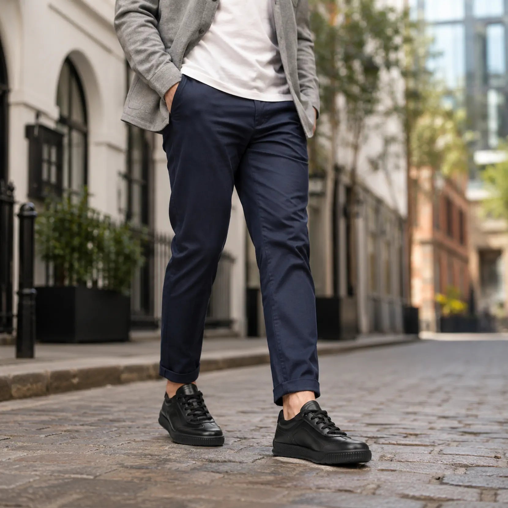 ECCO men BYWAY T Bar trainers black leather city casual style 50168401001 lifestyle outdoor scene