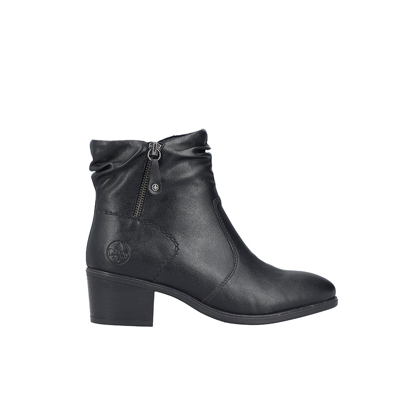 Black leather ankle boot with side zip and block heel