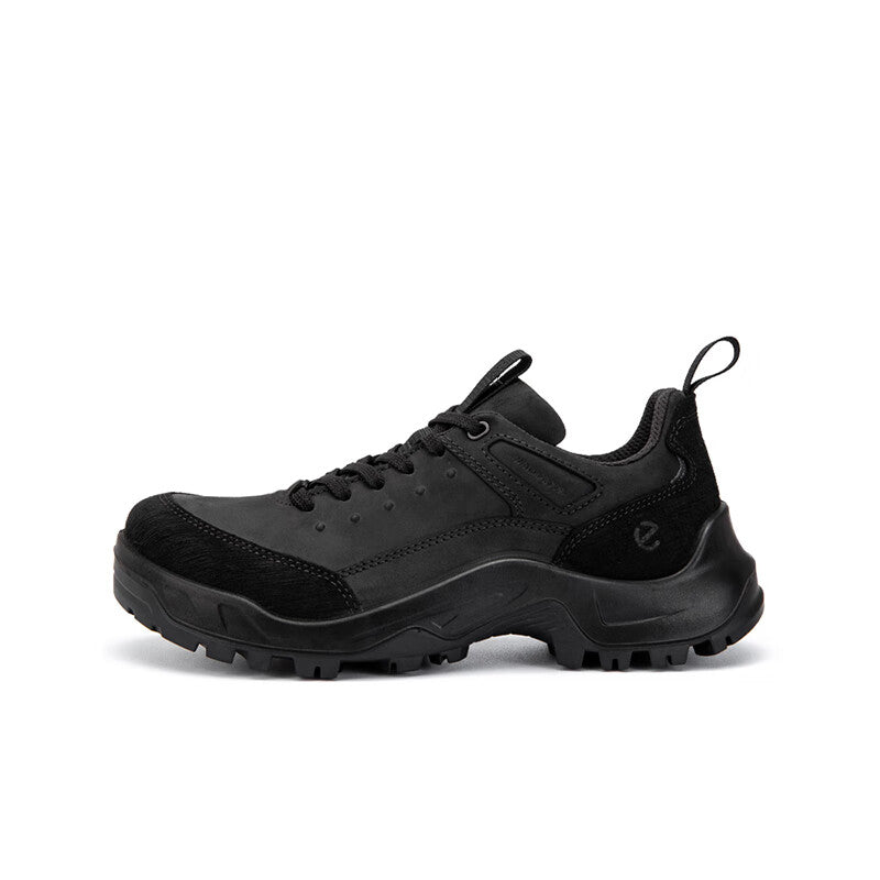 Men's off-road trainers, black lace-up with textured upper and chunky sole