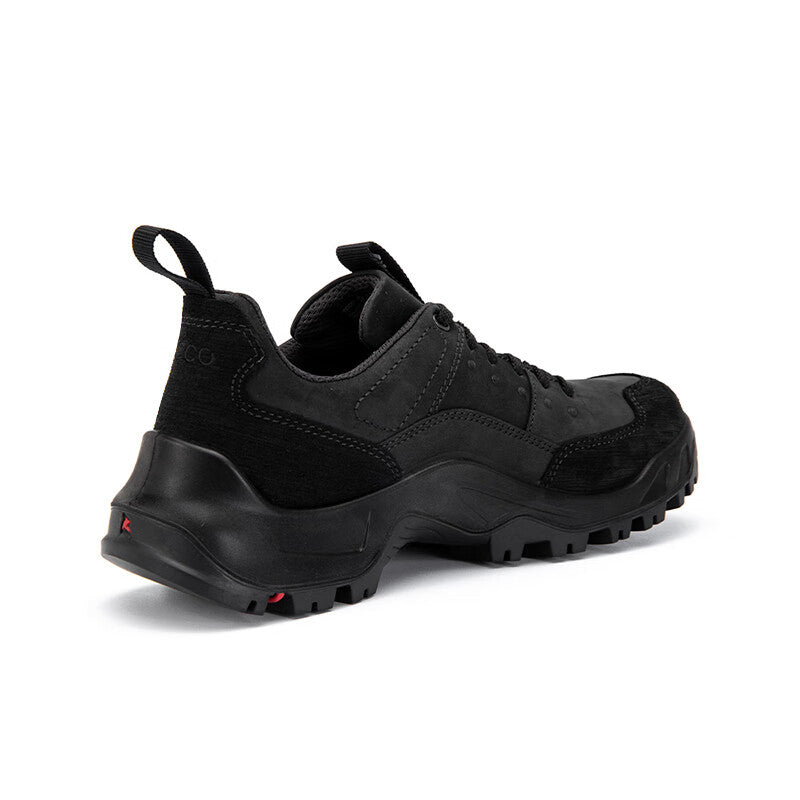 Men's off-road trainers, black lace-up with rear pull tab and tread sole