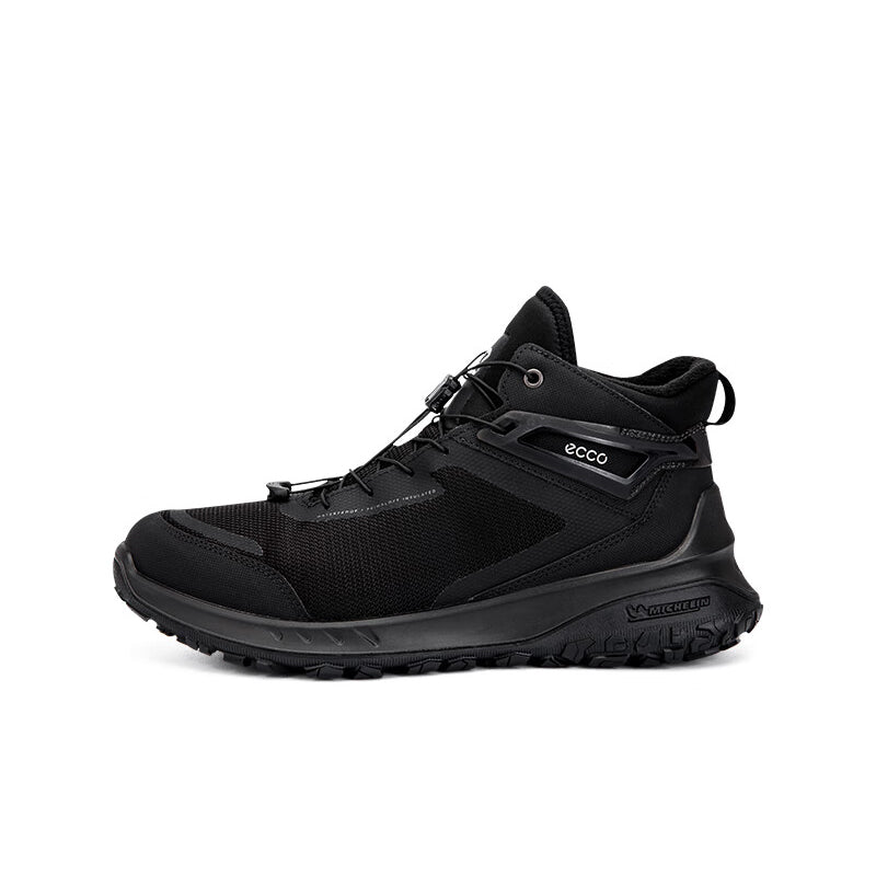 Black men's low-cut sneakers with lace-up closure, padded collar, rugged sole