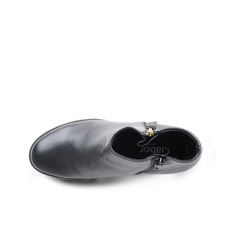 Black leather ankle boot with side zipper and round toe