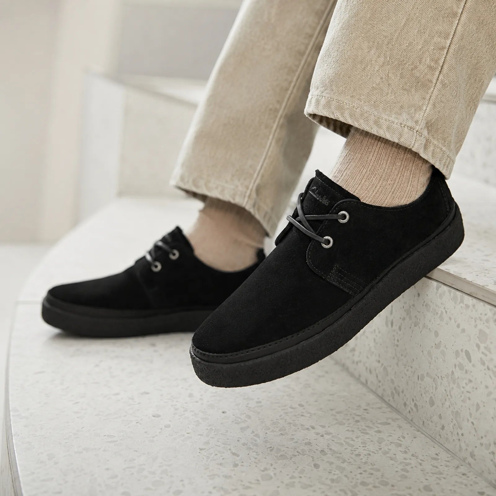 Men's black leather lace-up low loafers with lace-up vamp and dark rubber sole