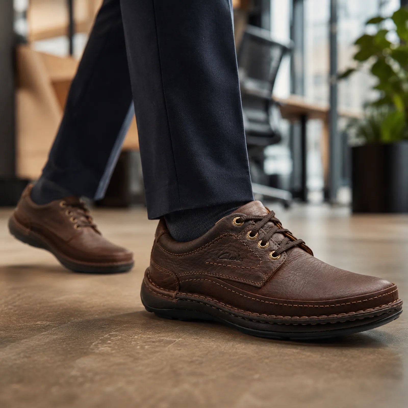 Men’s brown leather lace-up business shoes with rounded toe and low profile sole