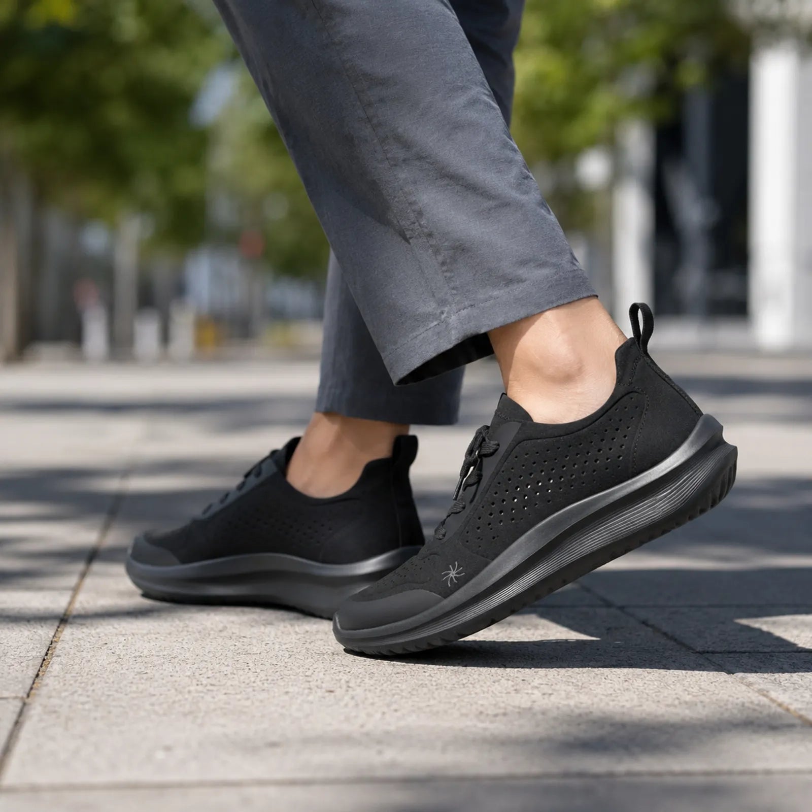 Women's black lace-up sneakers with perforated vamp and thick cushioned sole