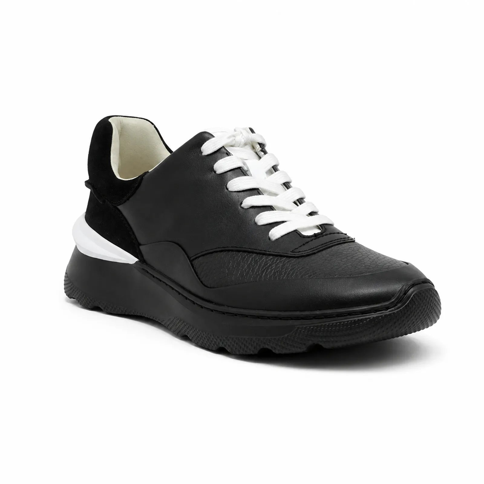 Women's lace-up sneakers, black leather with white laces and cushioned sole