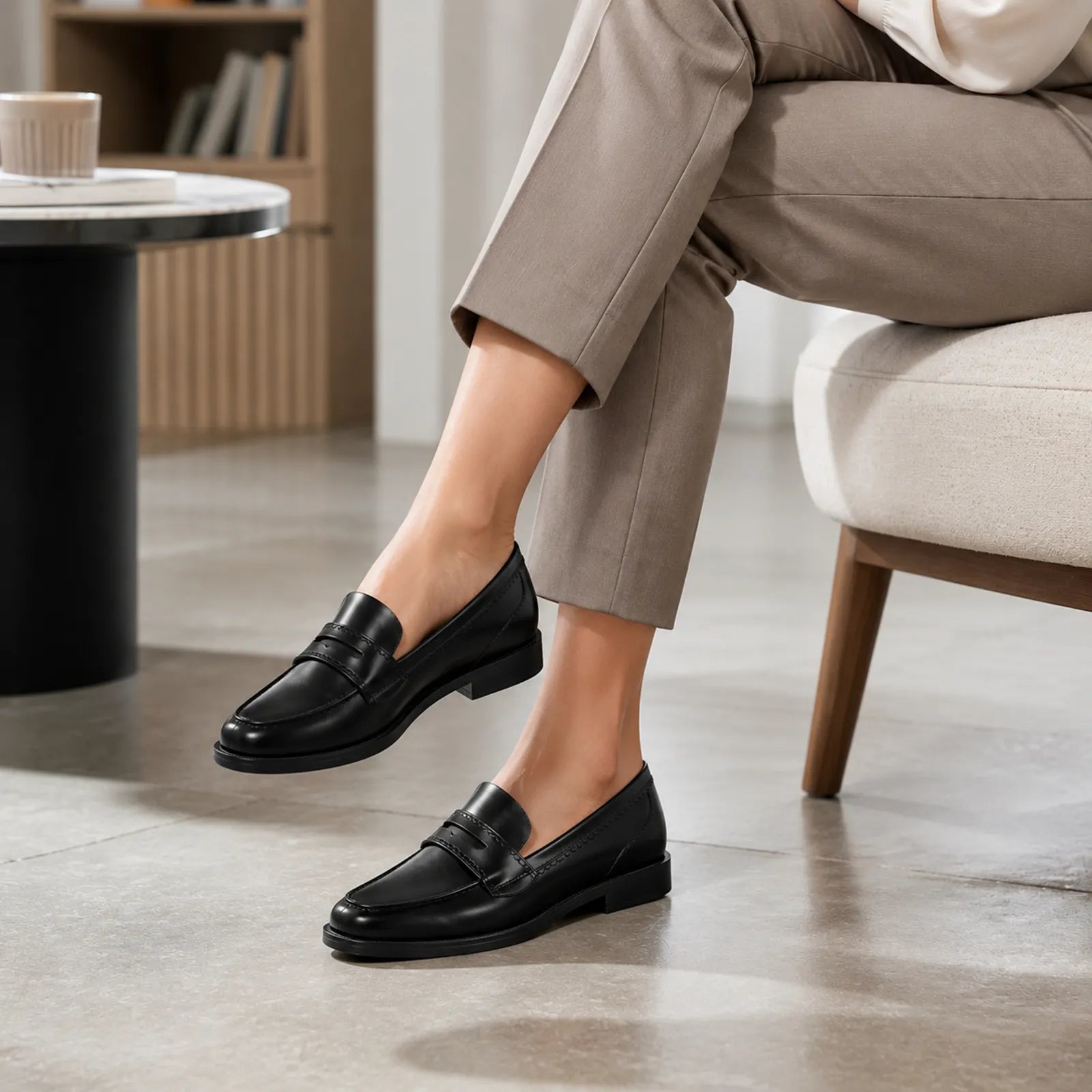 Women’s black leather penny loafer, low heel and smooth finish