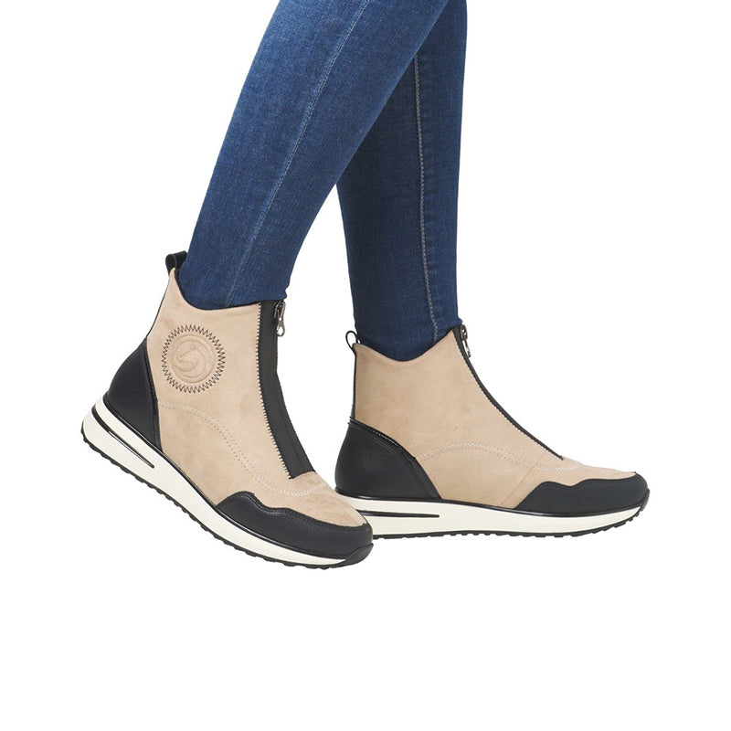 Beige ankle boots with side zip, worn with blue jeans