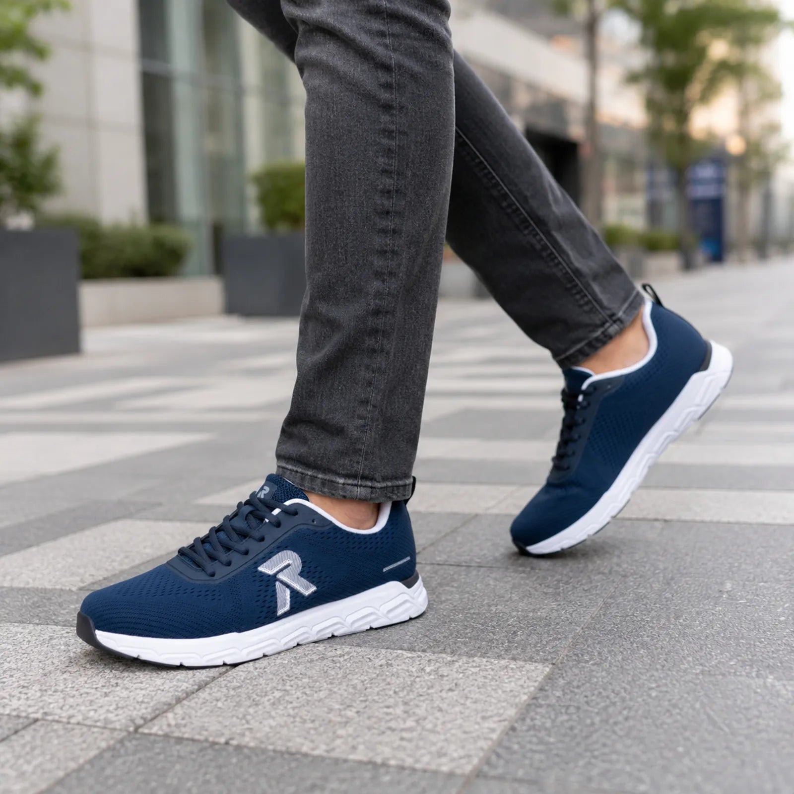 Men's blue lace-up sneakers walking, with white cushioned sole