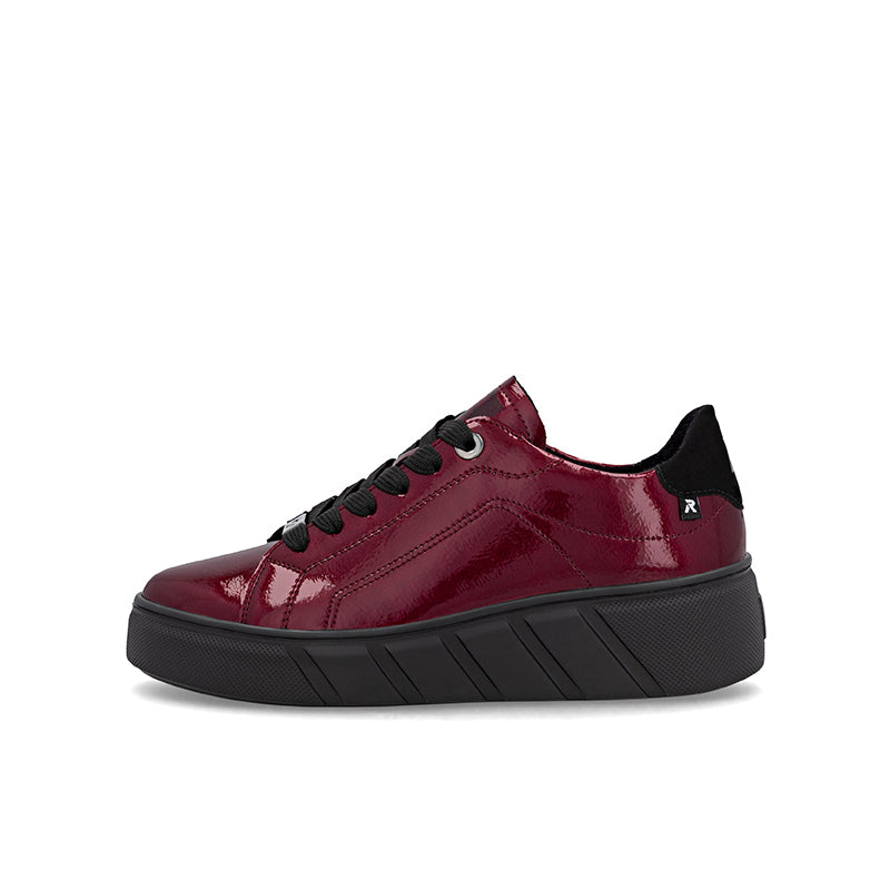 Burgundy patent leather low-top sneakers with lace-up and black platform sole