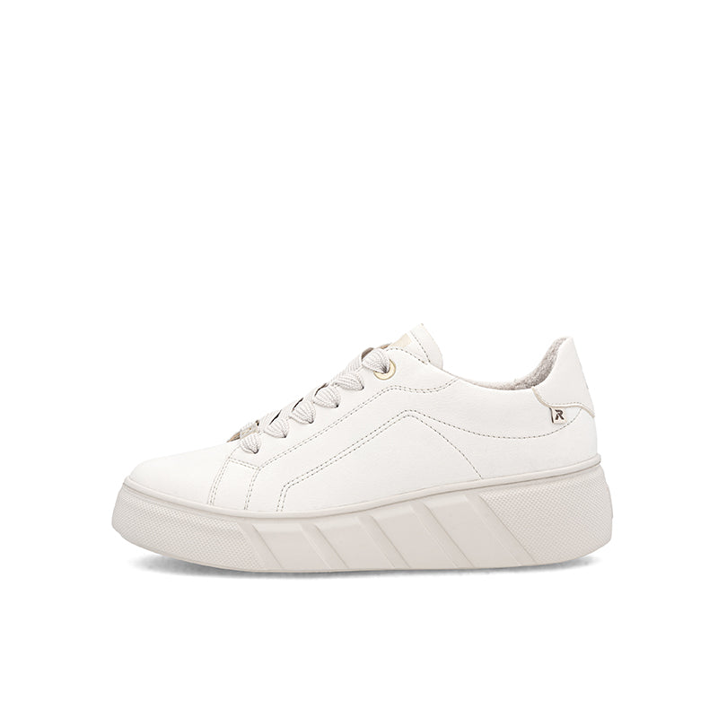 White leather low-top sneakers with lace-up and thick platform sole