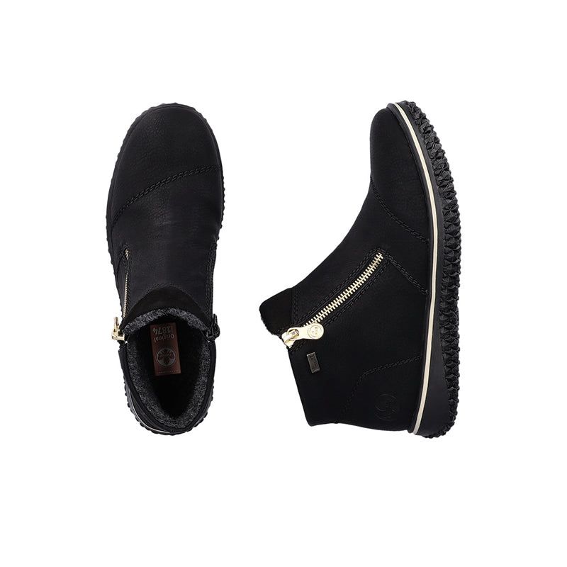 Black ankle boots, side zip closure and textured rubber outsole