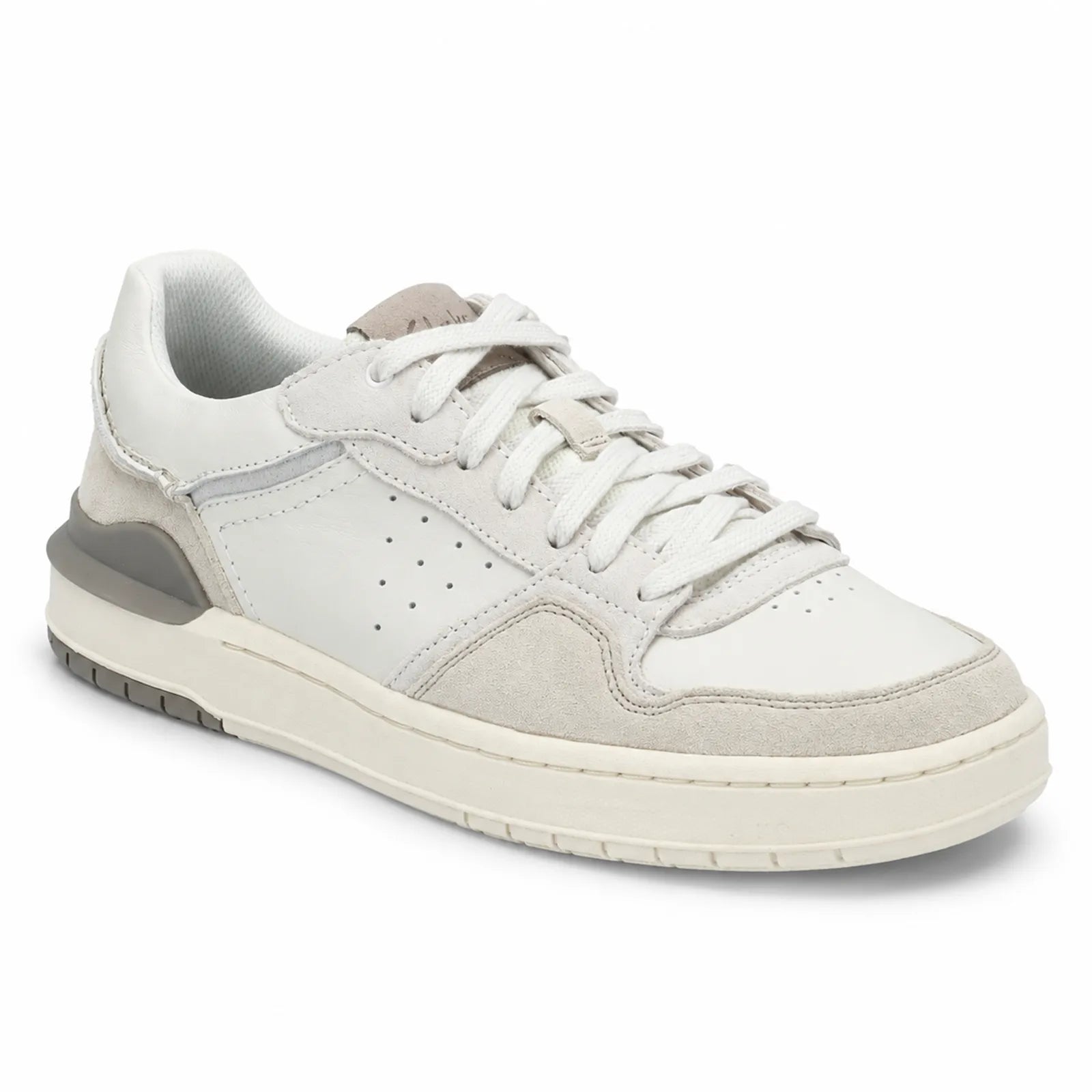 Clarks Courtlite2 Lo men's off white suede sneakers with retro low top design