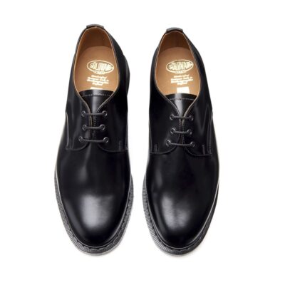 SOLOVAIR Black Hi-Shine Gibson Shoe. Made from quality leather.